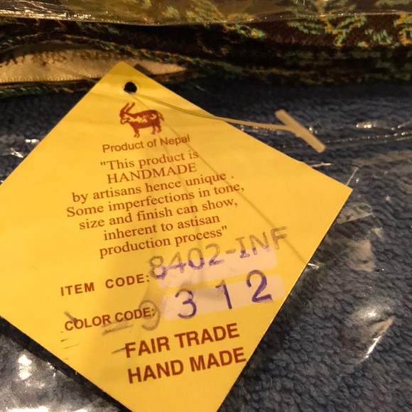 NWT Cashmere-Blend Infinity Scarf - Picture 7 of 7